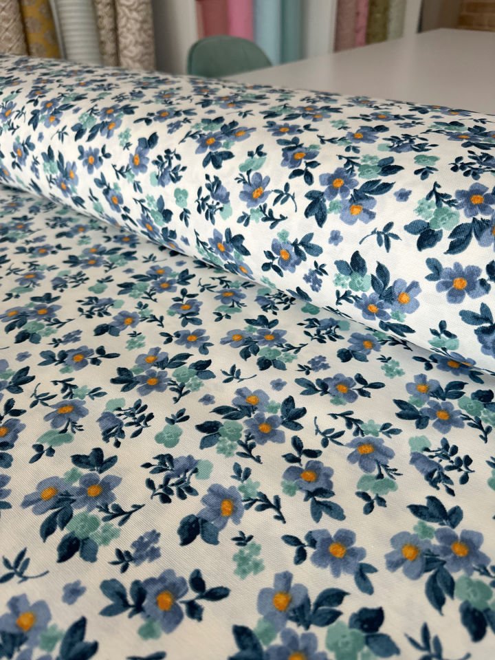 Mavi Çiçekler Duck Kumaş (Yarım Metre)