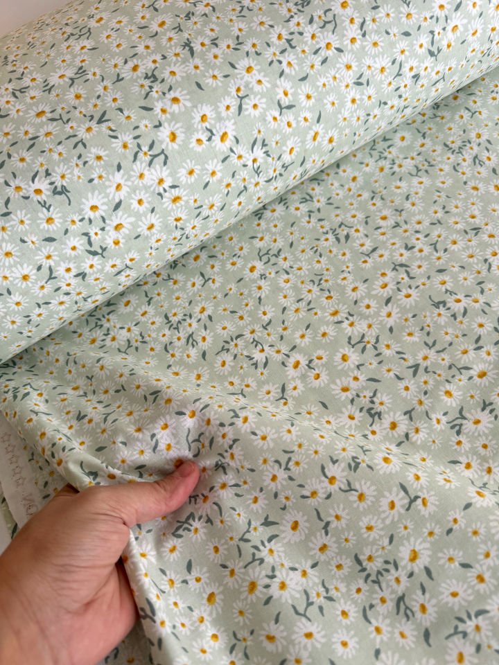 Minik Papatyalar Mint Poplin Kumaş (Yarım Metre)