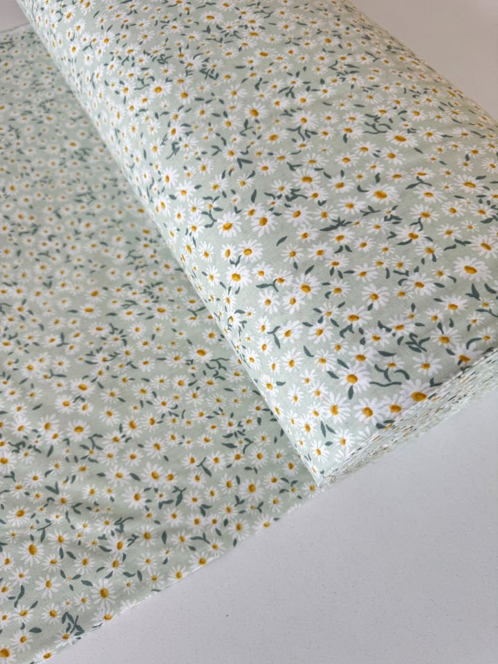 Minik Papatyalar Mint Poplin Kumaş (Yarım Metre)