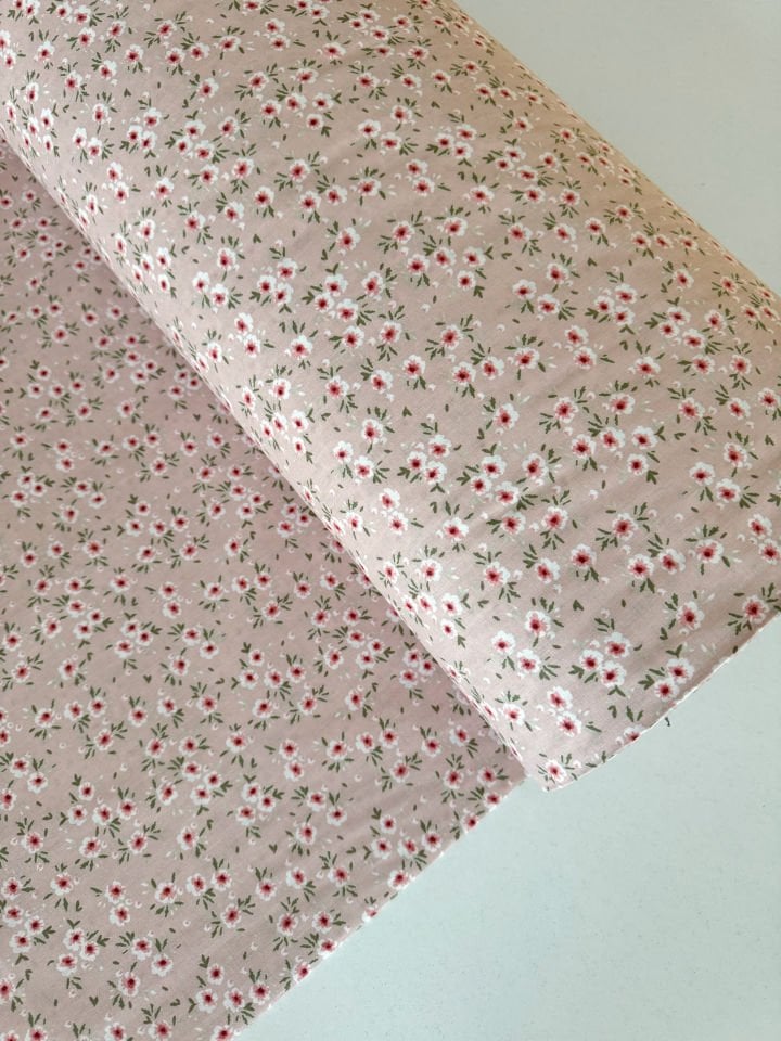 Minik Yapraklı Çiçekler Pembe Poplin Kumaş (Yarım Metre)