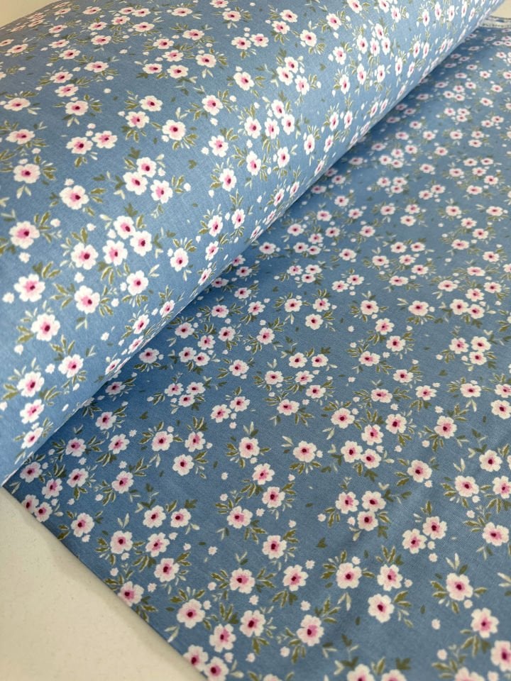 Minik Yapraklı Çiçekler Mavi Poplin Kumaş (Yarım Metre)