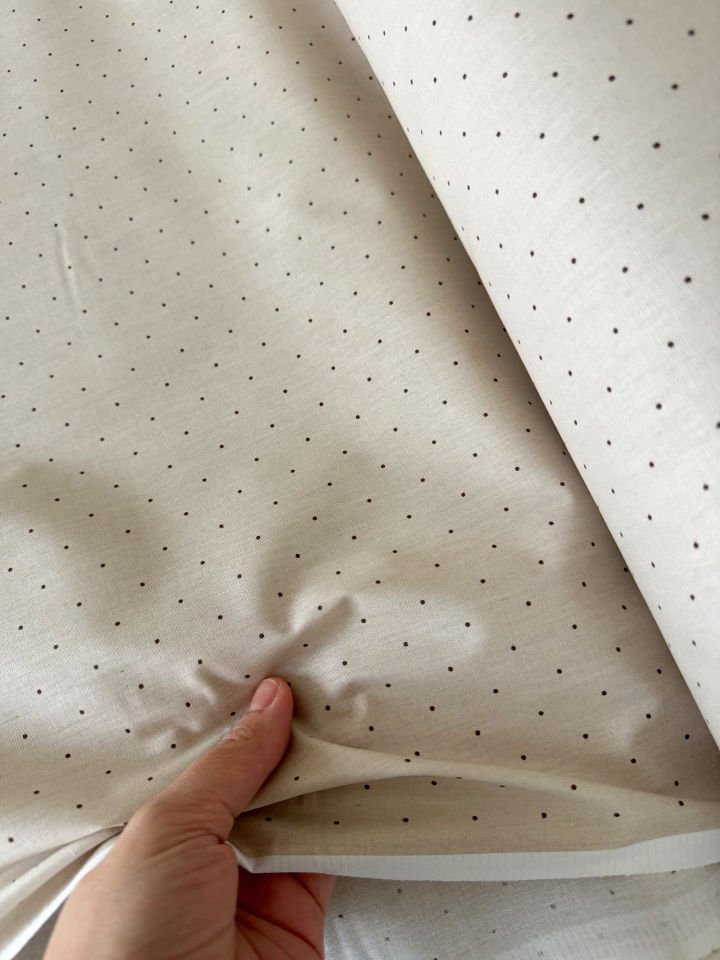 Minik Puantiye Bej Poplin Kumaş (Yarım Metre)