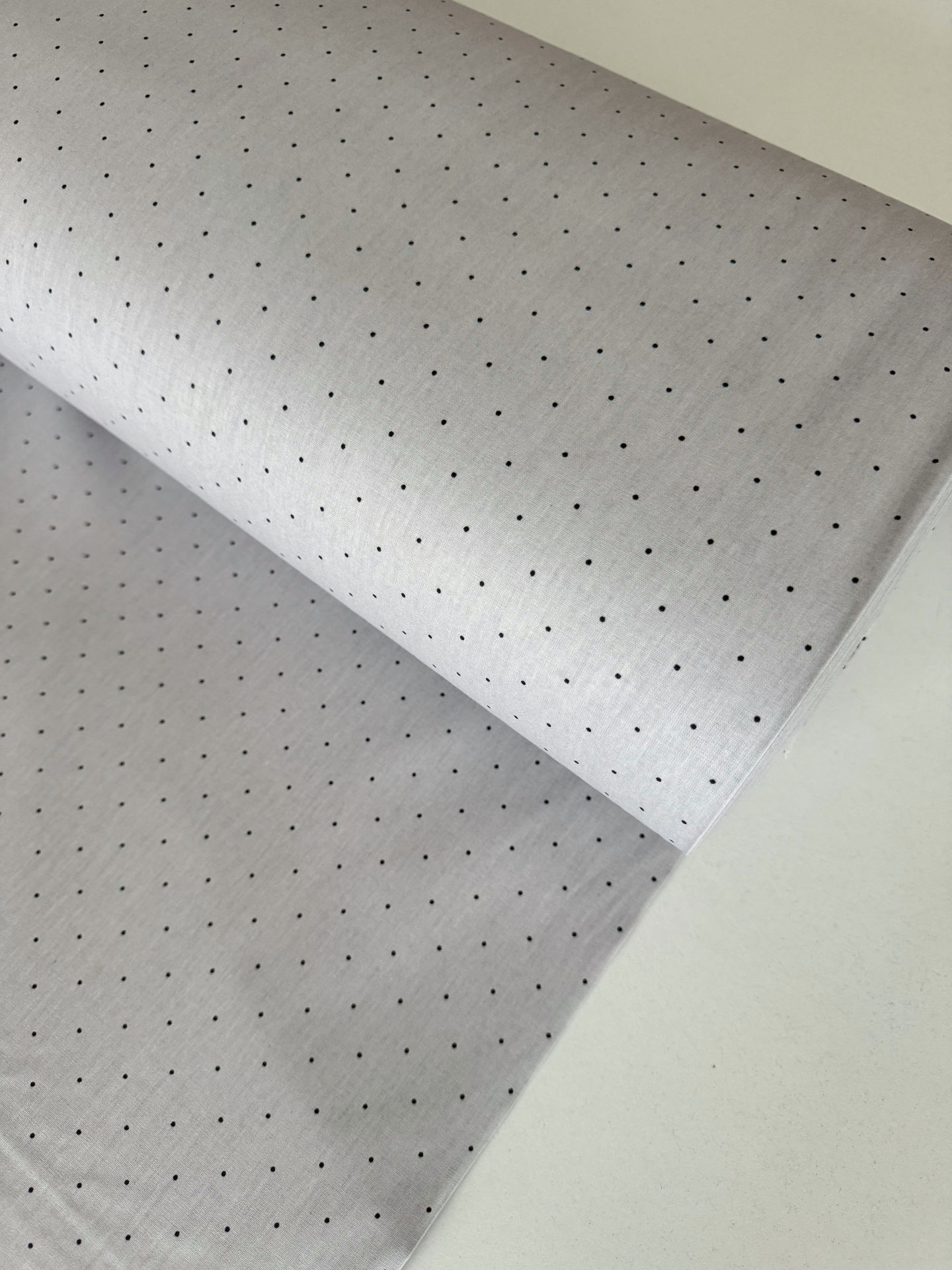 Minik Puantiye Gri Poplin Kumaş (Yarım Metre)