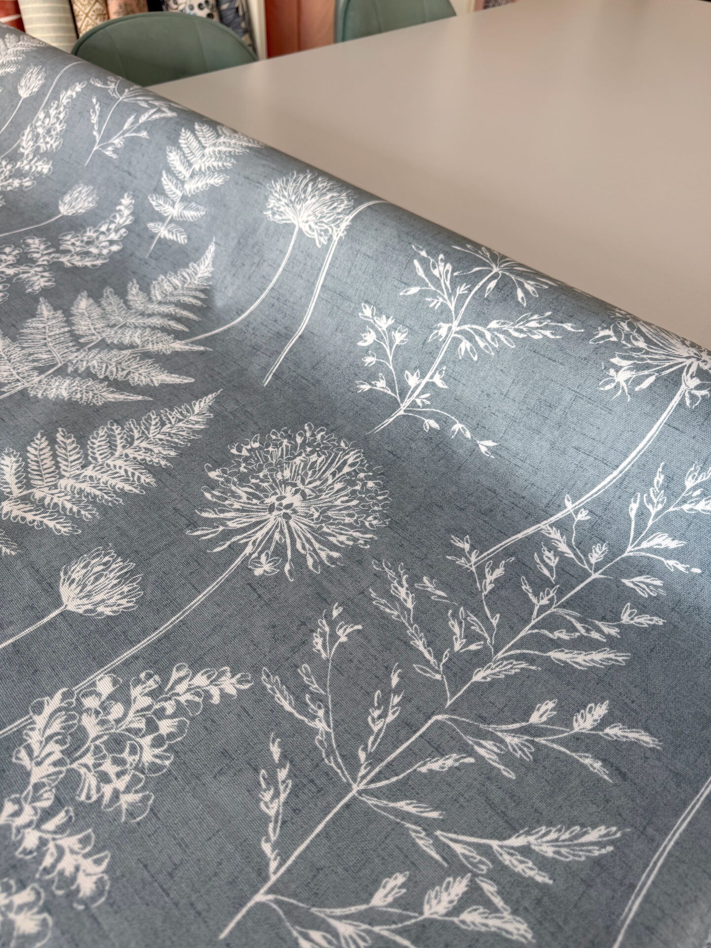 Beyaz Çiçekler Pamuk Keten (Yarım Metre)