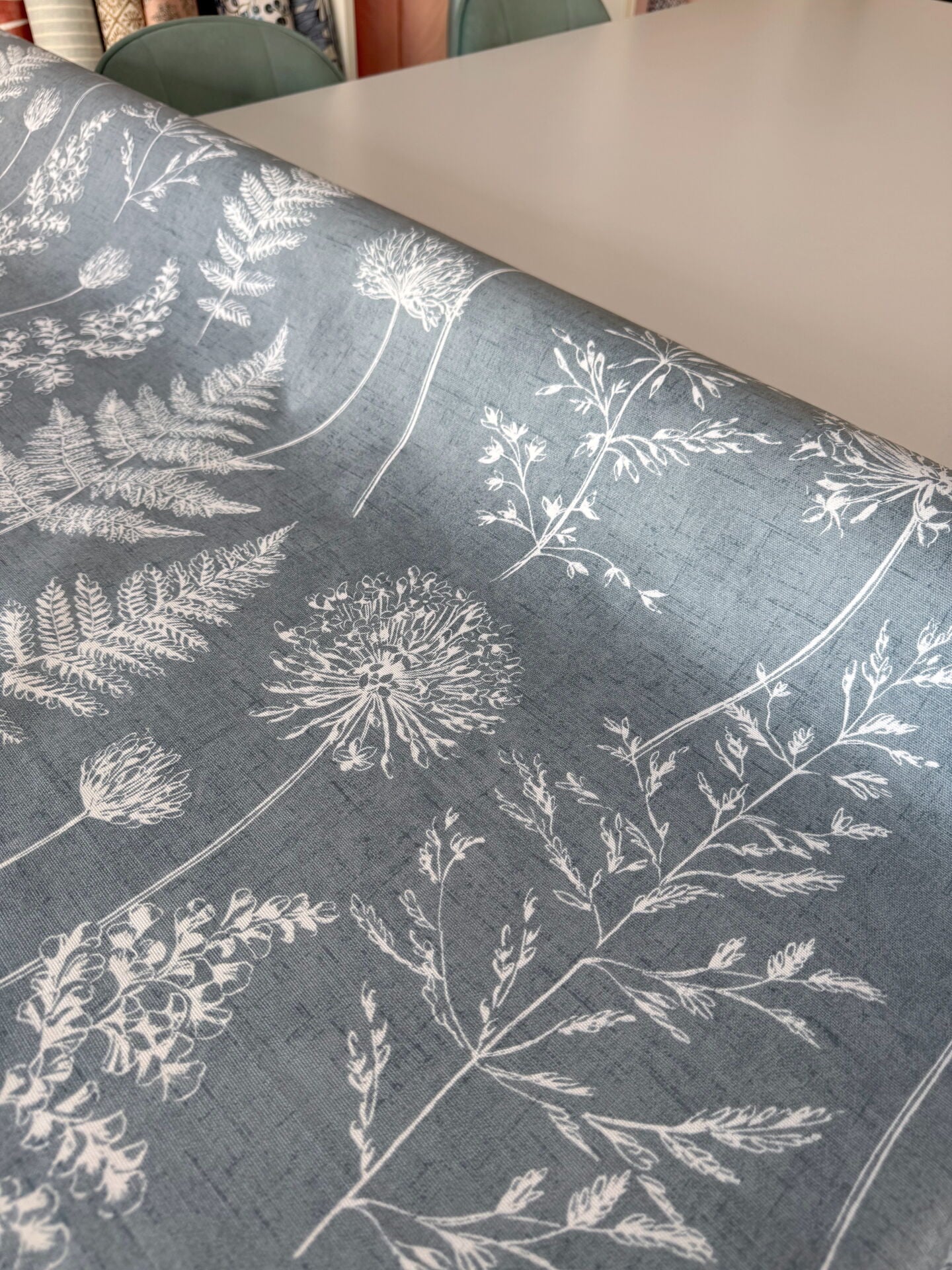 Beyaz Çiçekler Pamuk Keten (Yarım Metre)