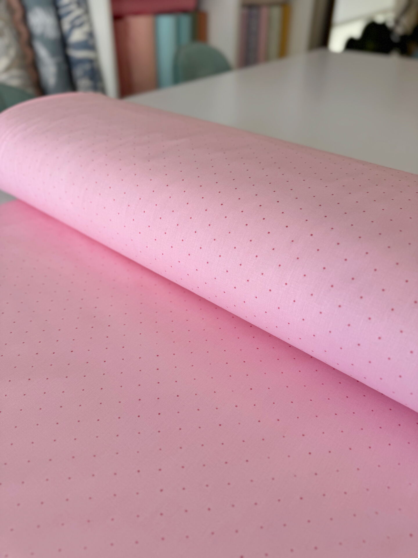 Pembe Puantiyeli Poplin Kumaş (Yarım Metre)