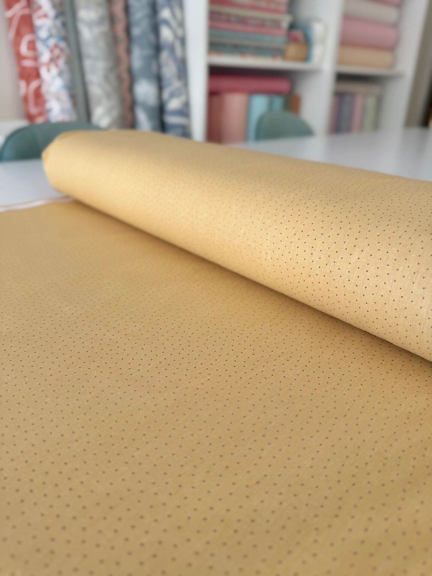 Mini Puantiye Hardal Poplin Kumaş (Yarım Metre)