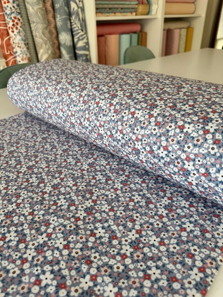 Minik Çiçekli İndigo Poplin Kumaş