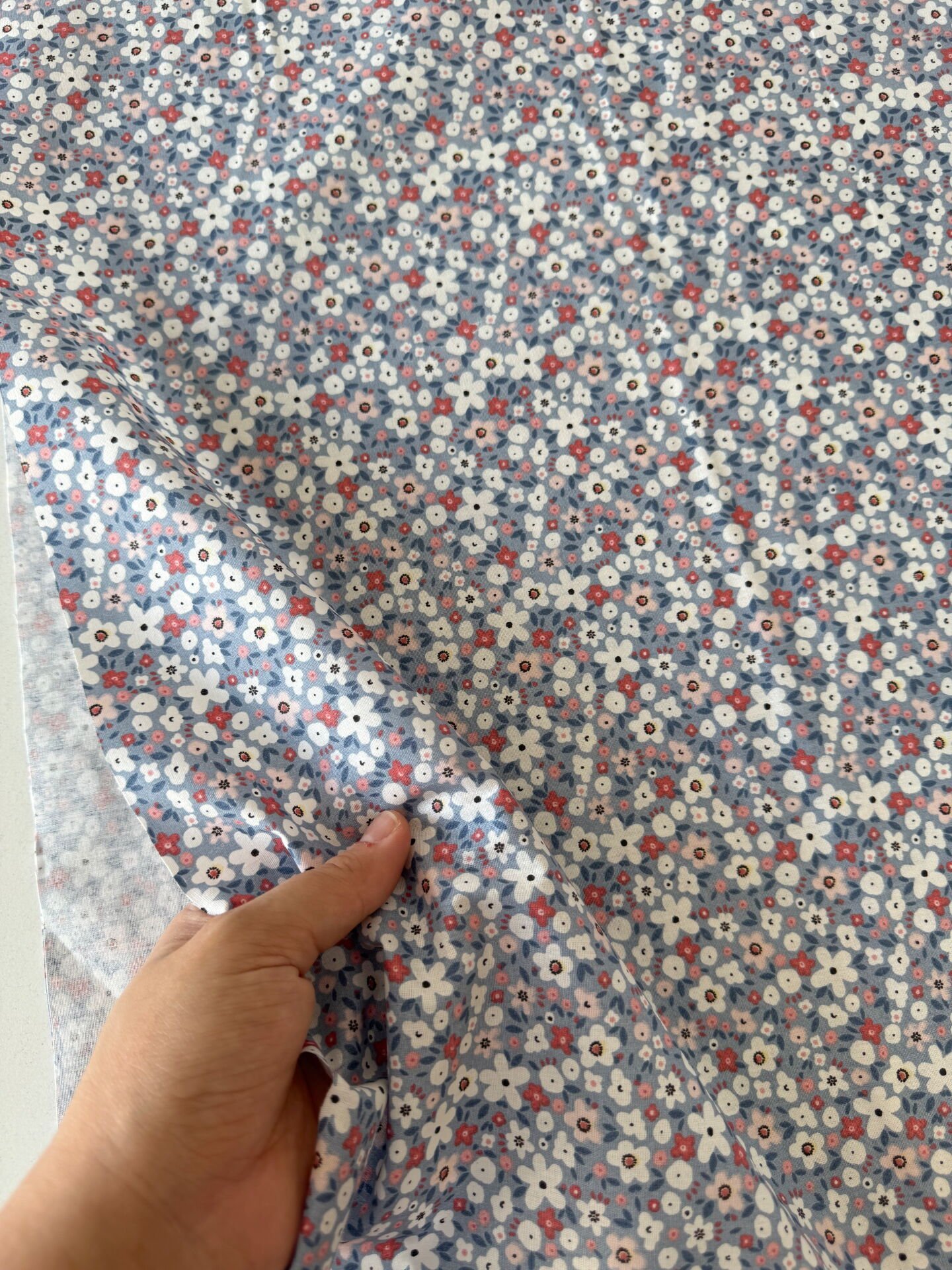 Minik Çiçekli İndigo Poplin Kumaş