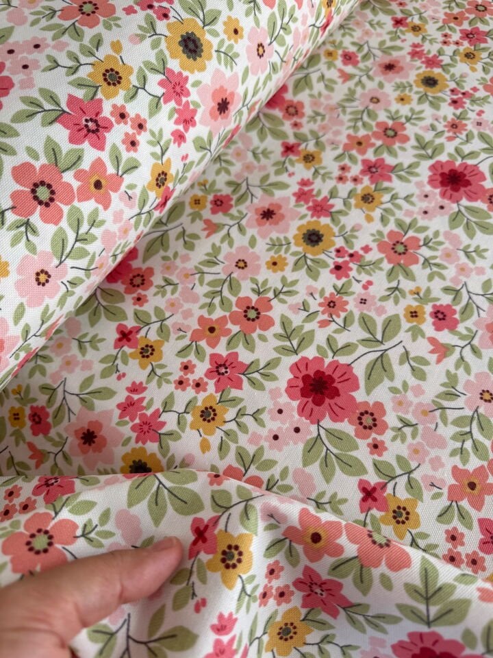 Pembe Çiçekler Duck Kumaş (Yarım Metre)