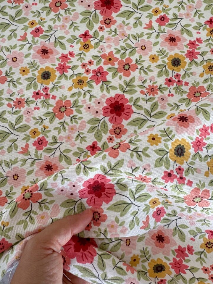 Pembe Çiçekler Duck Kumaş (Yarım Metre)