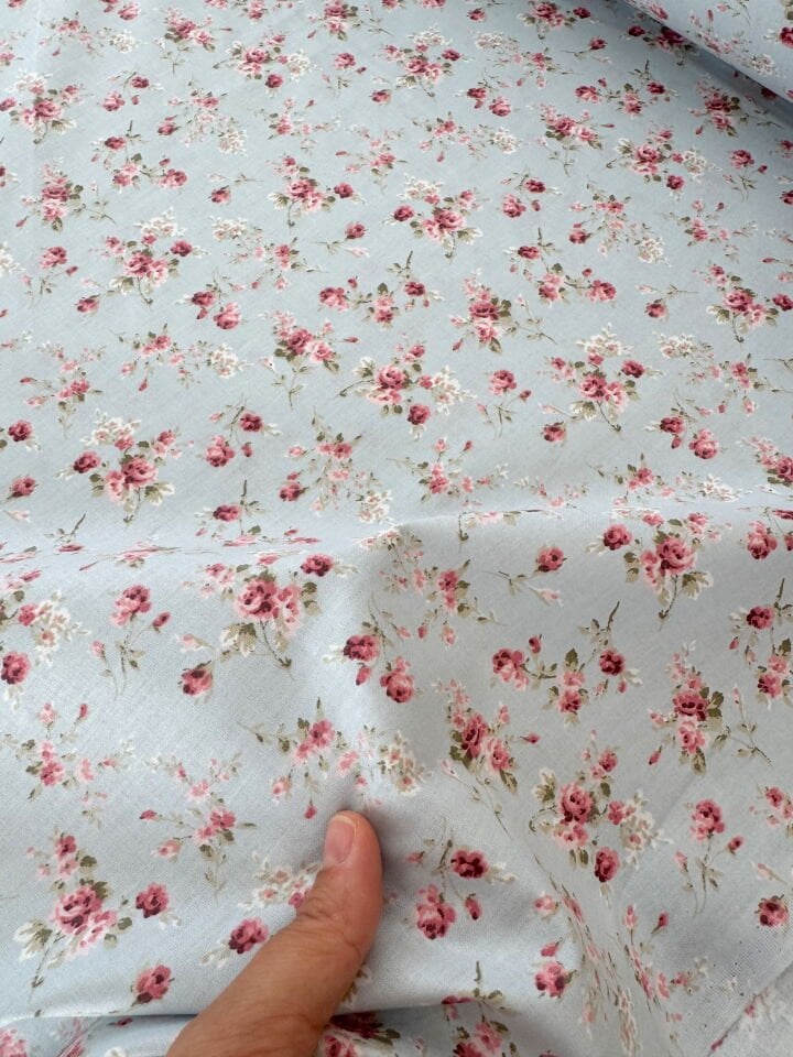 Vintage Güller Mavi Poplin kumaş (Yarım Metre)