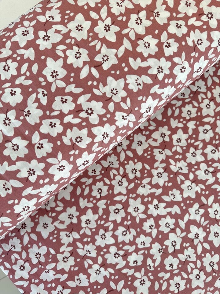 Gül Kurusu Beyaz Çiçek Poplin Kumaş (Yarım Kumaş)