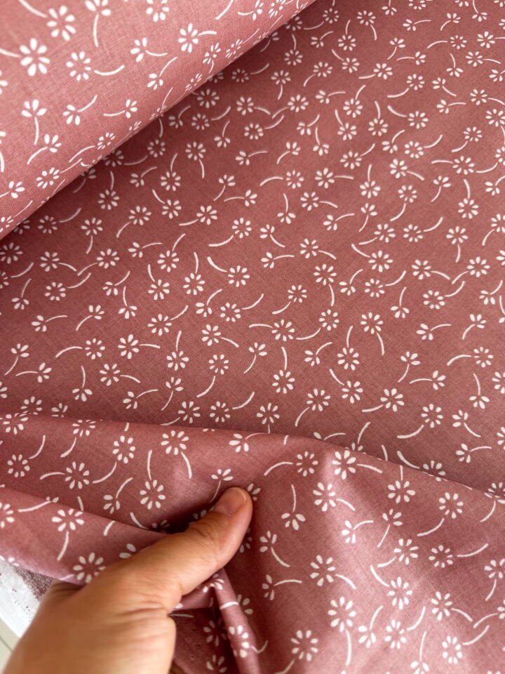 Gül Kurusu Çıtır Çiçek Poplin Kumaş (Yarım Metre)