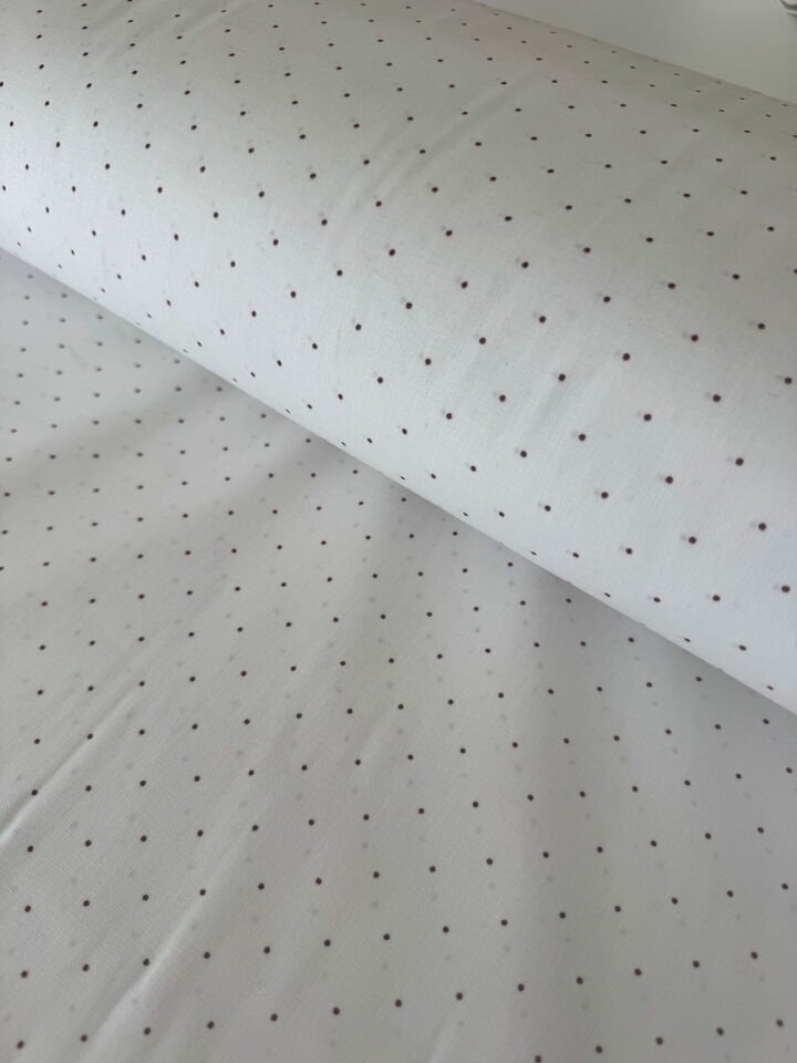 Bordo Puantiyeli Beyaz Poplin Kumaş (Yarım Metre)