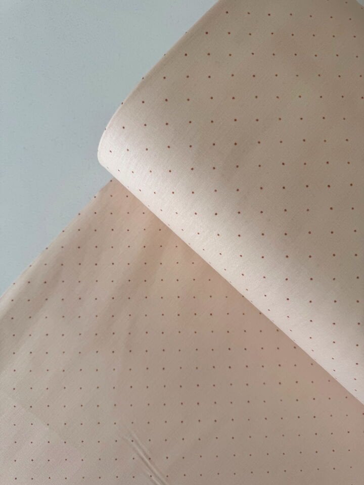 Minik Puantiye Somon Poplin Kumaş (Yarım Metre)