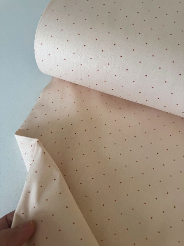 Minik Puantiye Somon Poplin Kumaş (Yarım Metre)