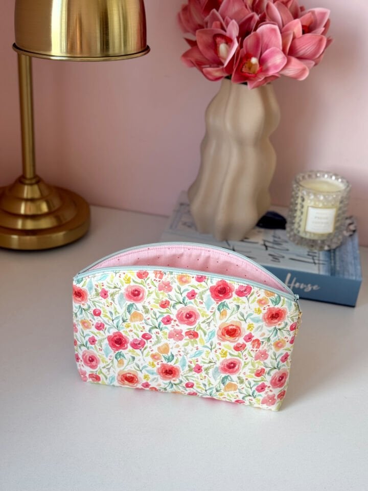 Oval Makyaj Çantası