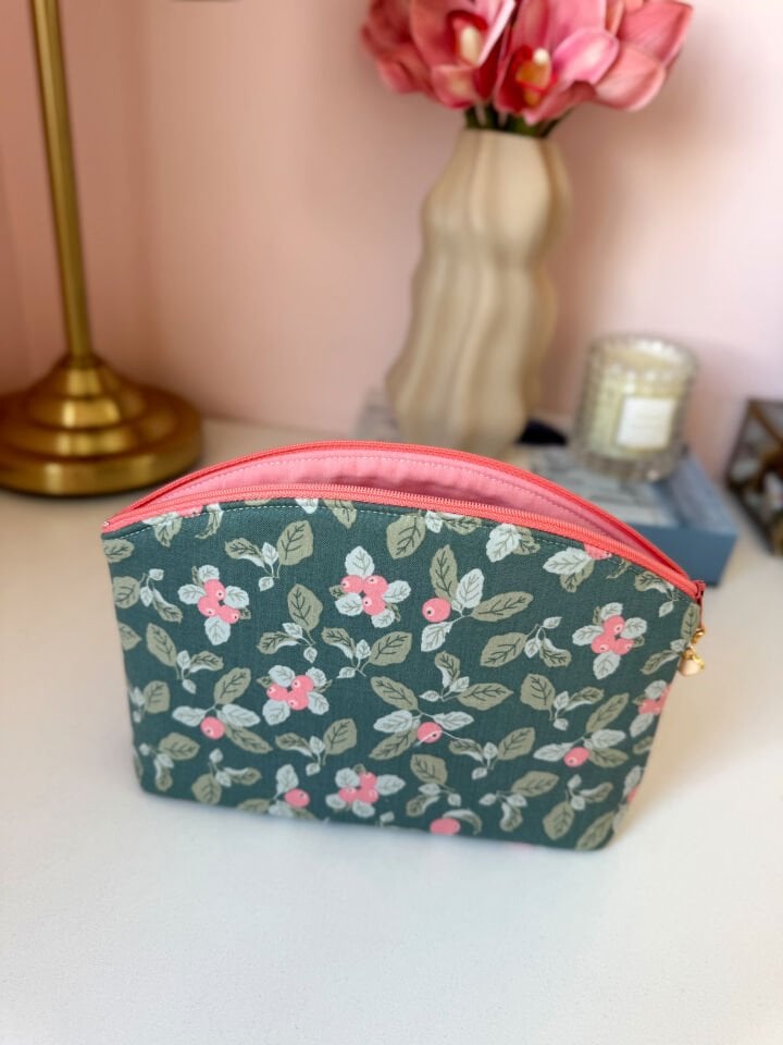 Oval Makyaj Çantası