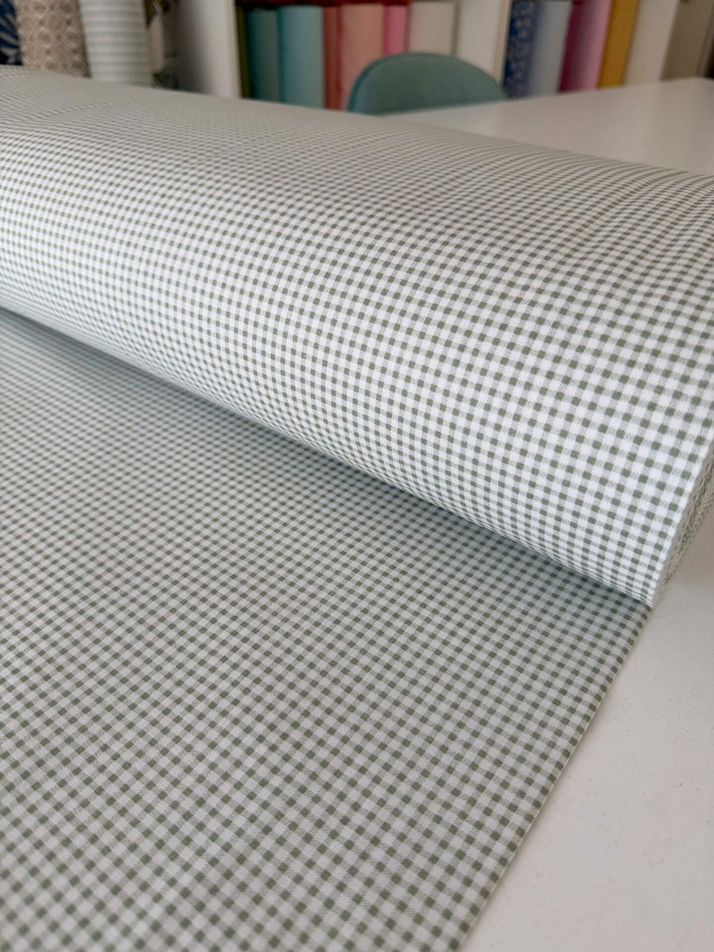 Pastel Yeşil Pötikare Poplin Kumaş (Yarım Metre)