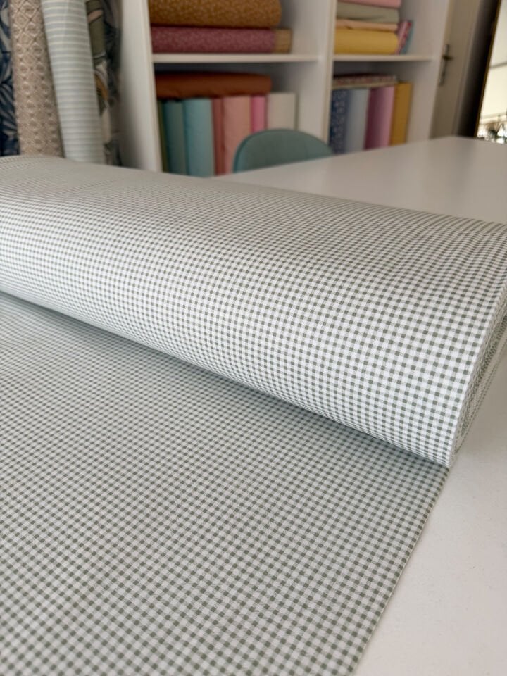 Pastel Yeşil Pötikare Poplin Kumaş (Yarım Metre)