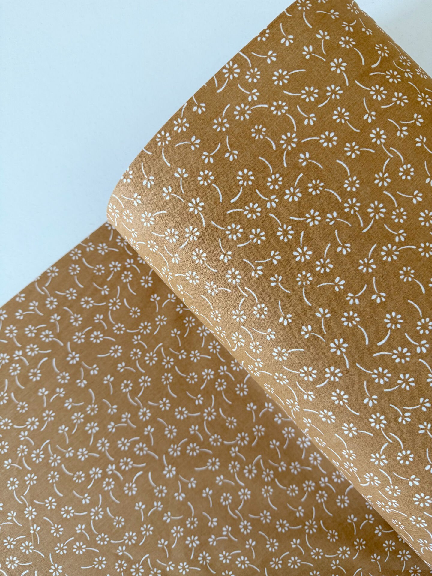 Hardal Çıtır Çiçek Poplin Kumaş (Yarım Metre)