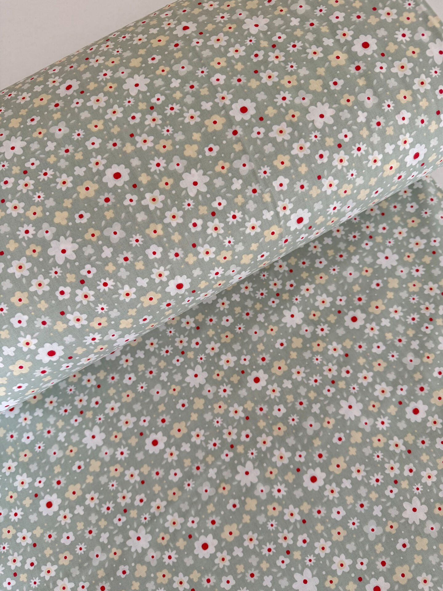 Mint Çiçekli Poplin Kumaş (Yarım Poplin)