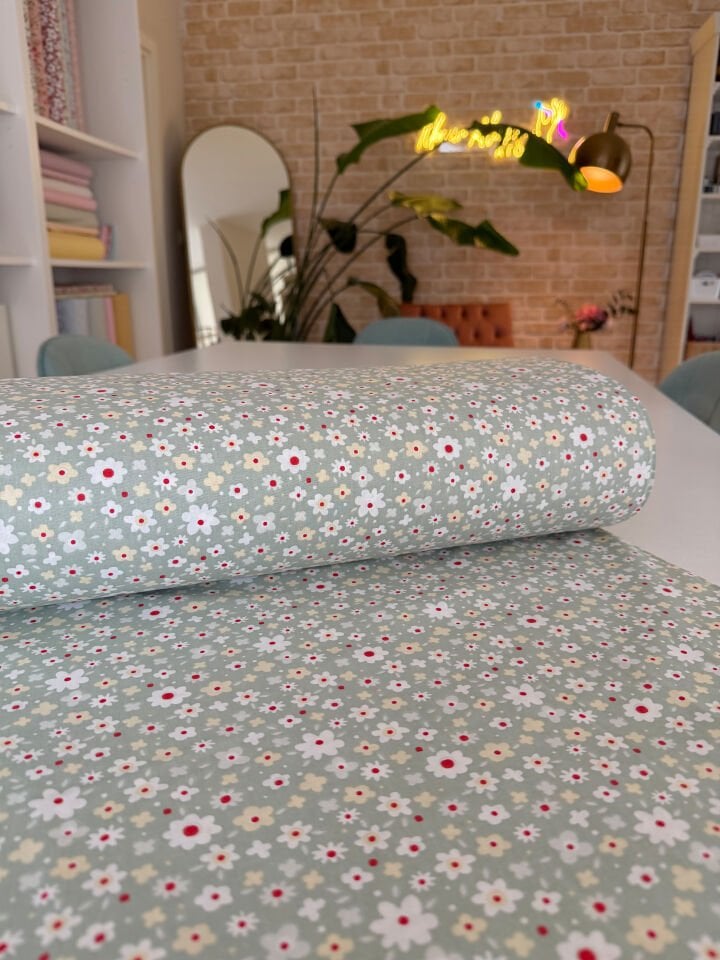 Mint Çiçekli Poplin Kumaş (Yarım Poplin)
