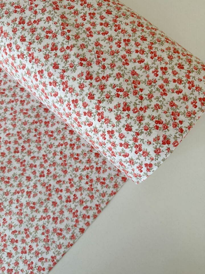 Minik Güller Poplin Kumaş (Yarım Metre)