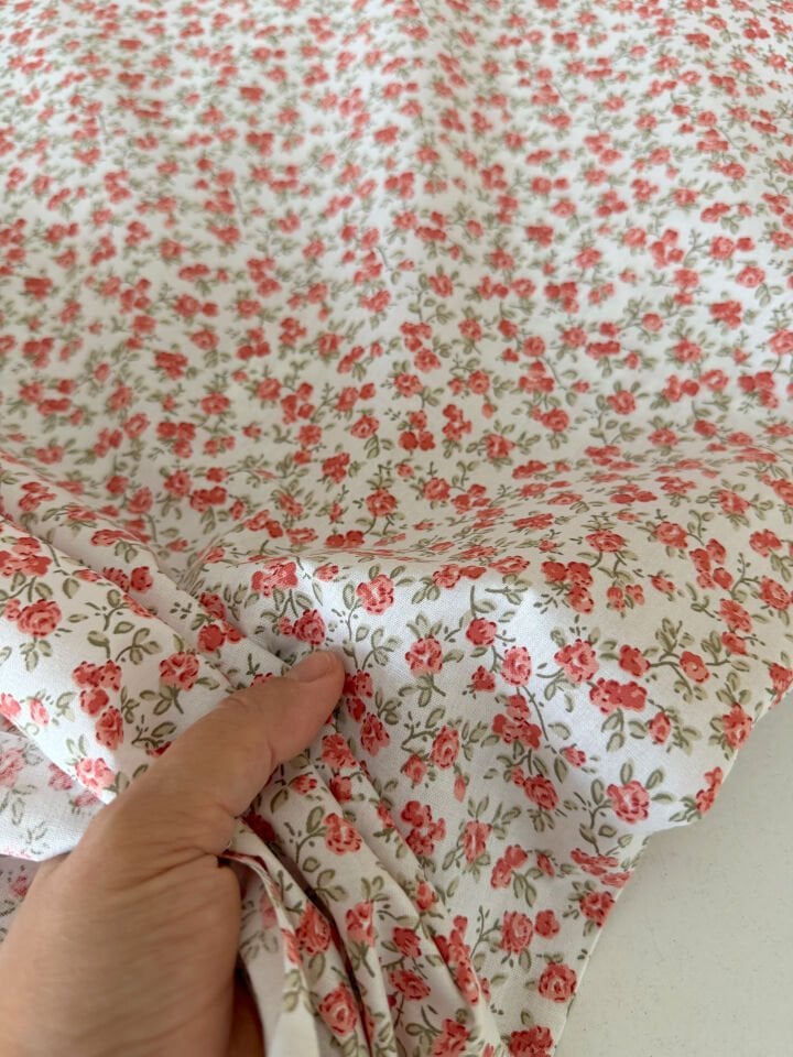 Minik Güller Poplin Kumaş (Yarım Metre)