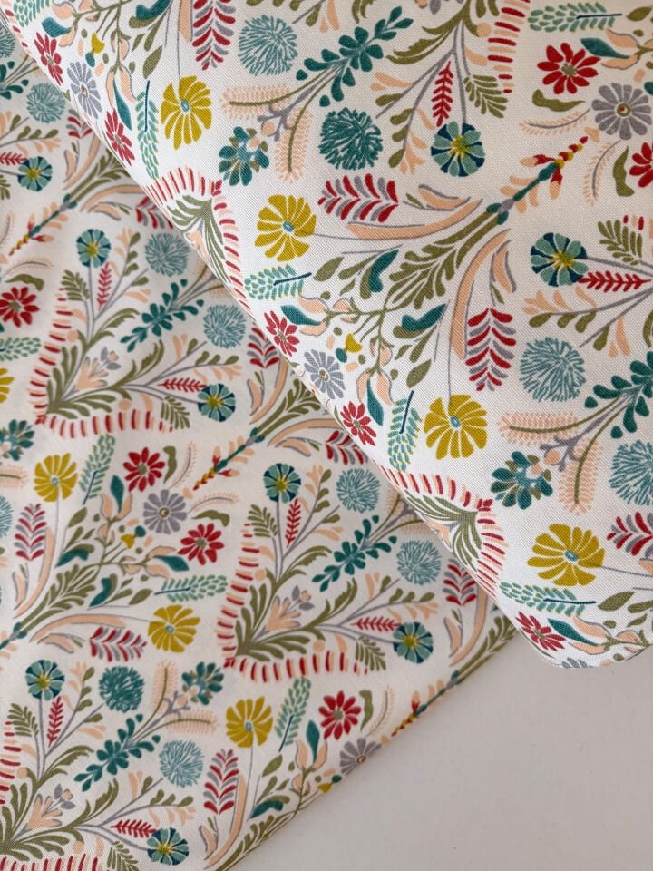 Etnik Çiçekler Duck Kumaş (Yarım Metre)
