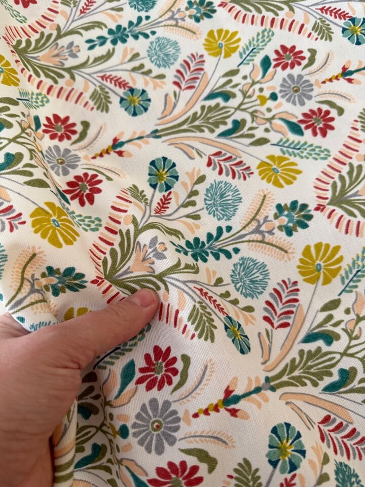 Etnik Çiçekler Duck Kumaş (Yarım Metre)