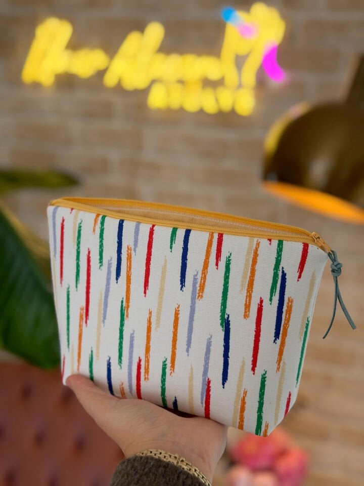 Renkli Makyaj Çantası