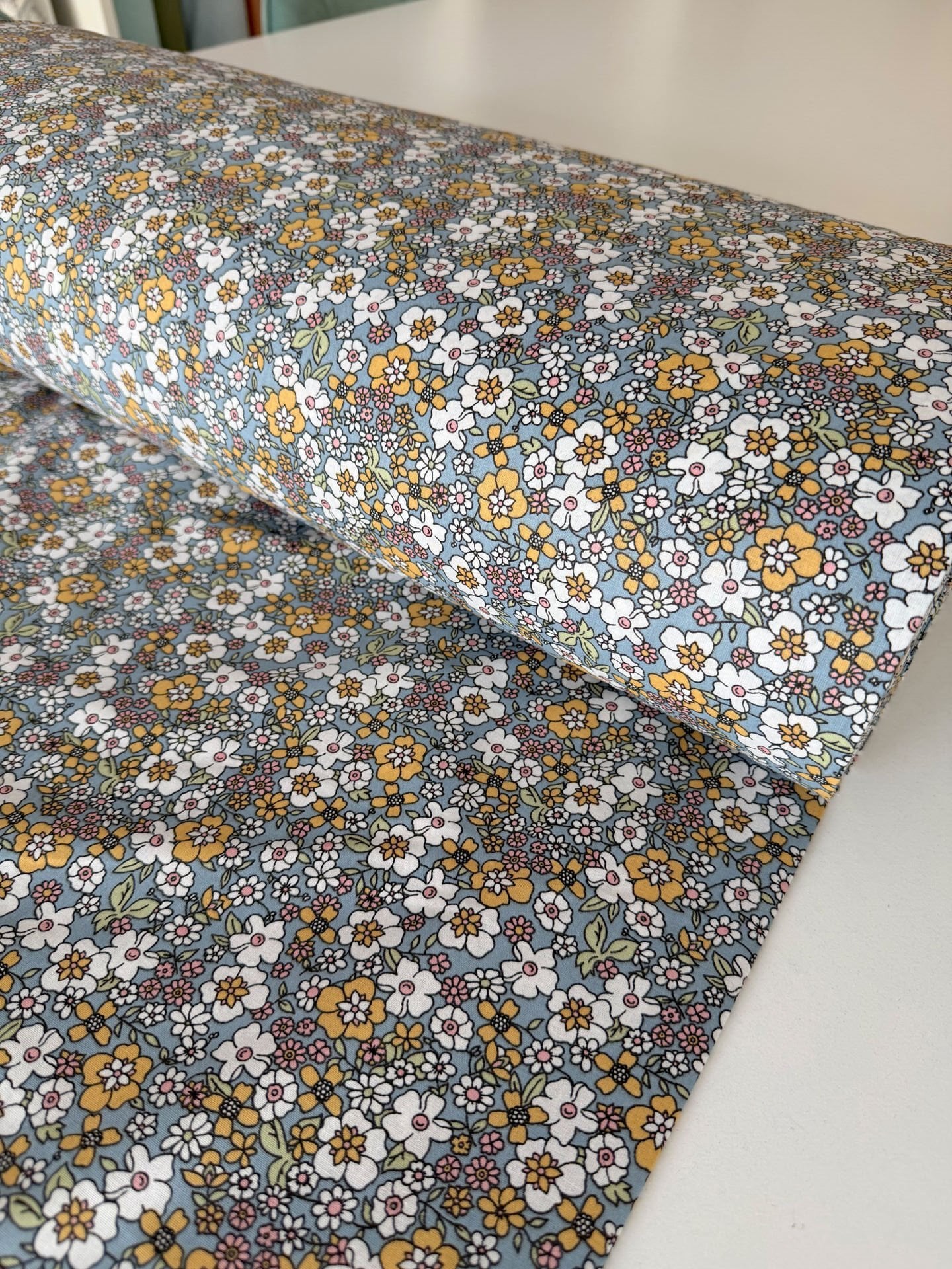 İndigo Hardal Çiçekler Poplin Kumaş (Yarım Metre)